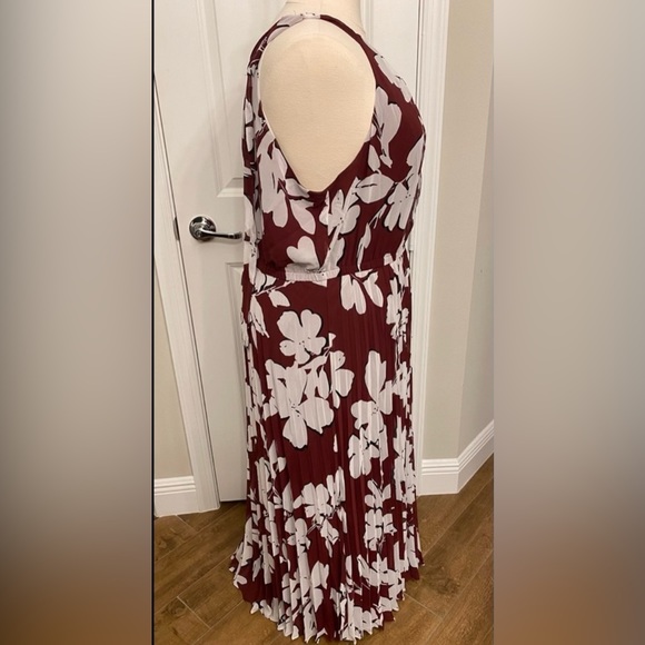 Plus Dress ❤️🤍 - Picture 5 of 8